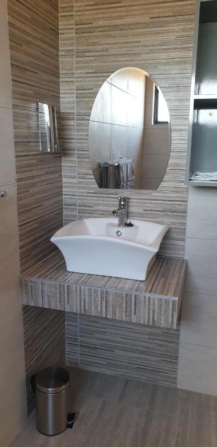 Enkhosi Guest Lodge Nhlangano Bagian luar foto